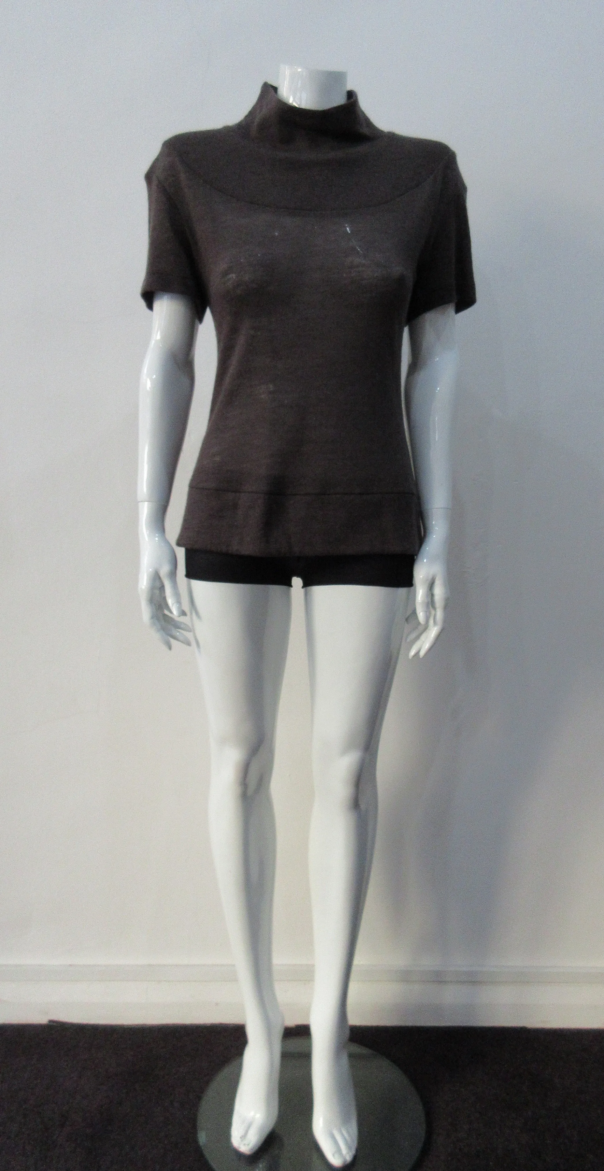 100130B -Trimmed T-Shirt Solid