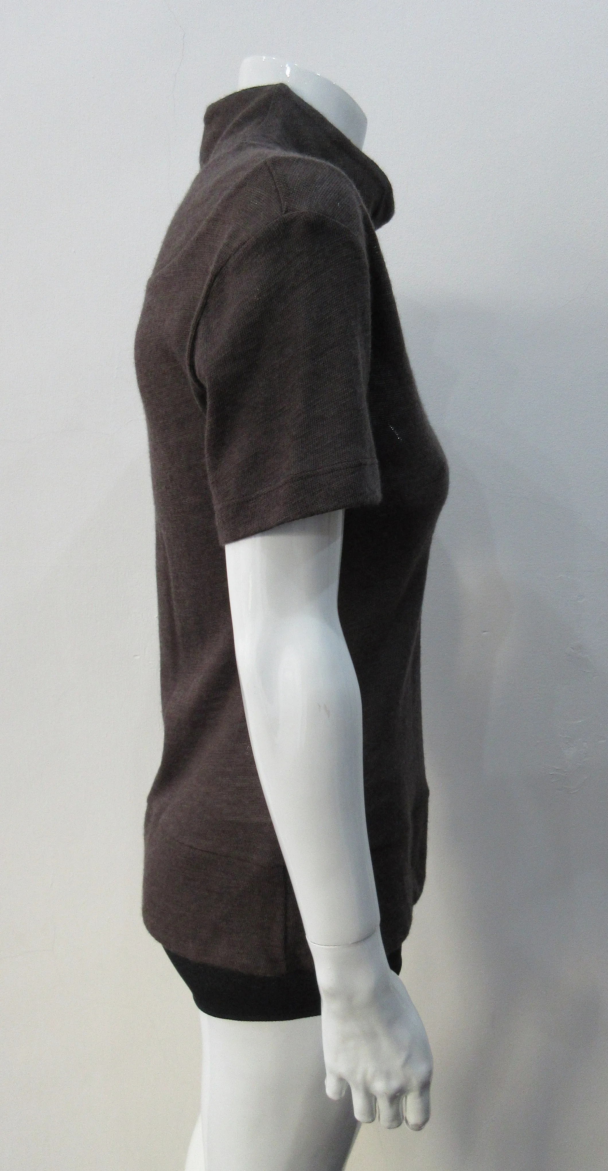 100130B -Trimmed T-Shirt Solid