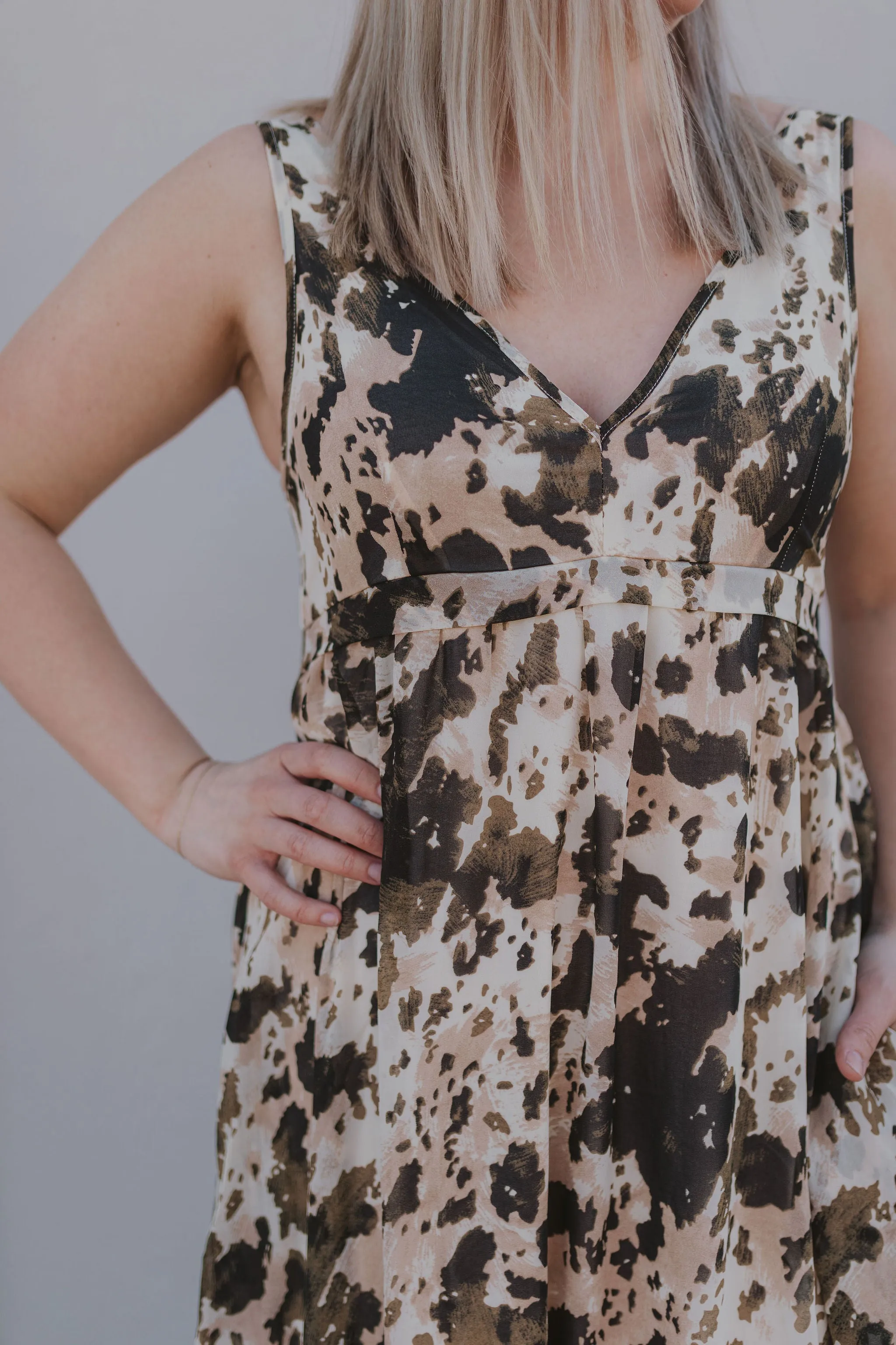 GLORIA PRINTED V-NECK DRESS