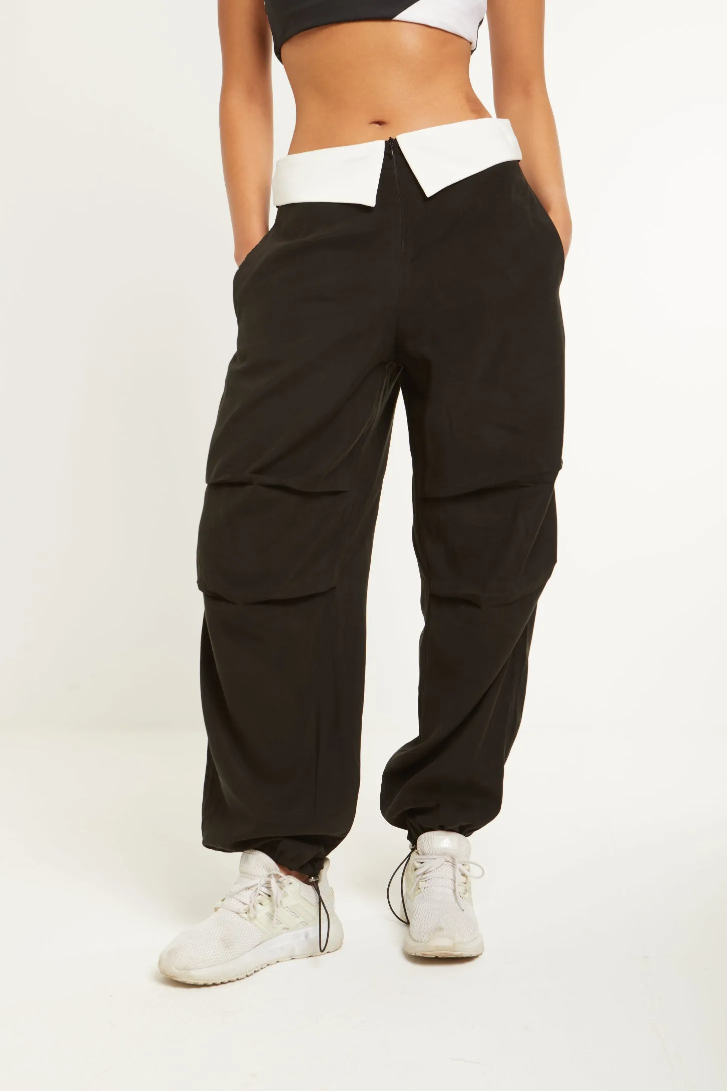 REVERSE CARGO PANTS - BLACK