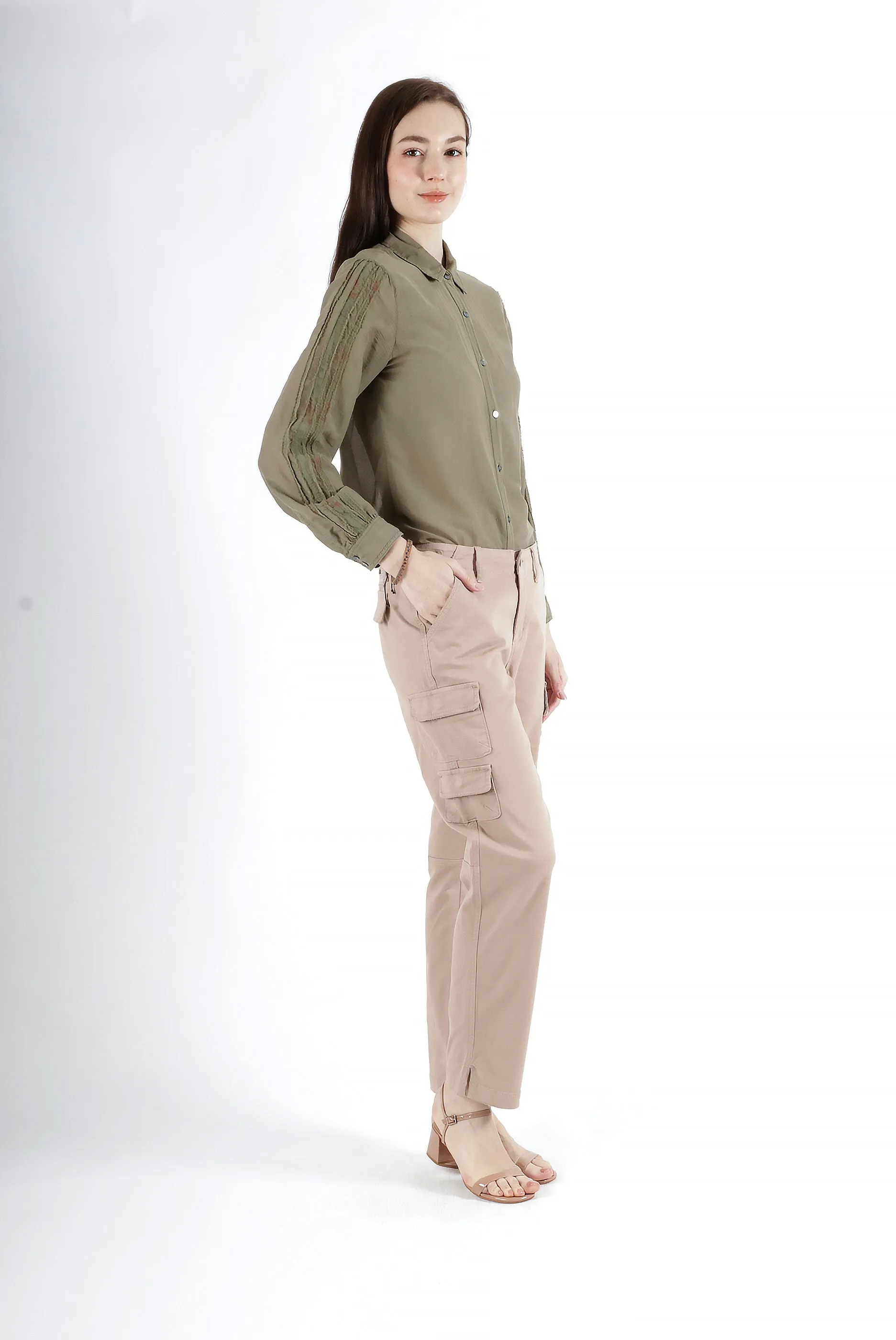 Slim Pants with cargo pockets in Brown